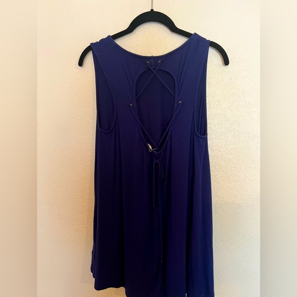 Anthropologie. Long shirt, sleeveless with keyhole in the back with ties. - Picture 2 of 4